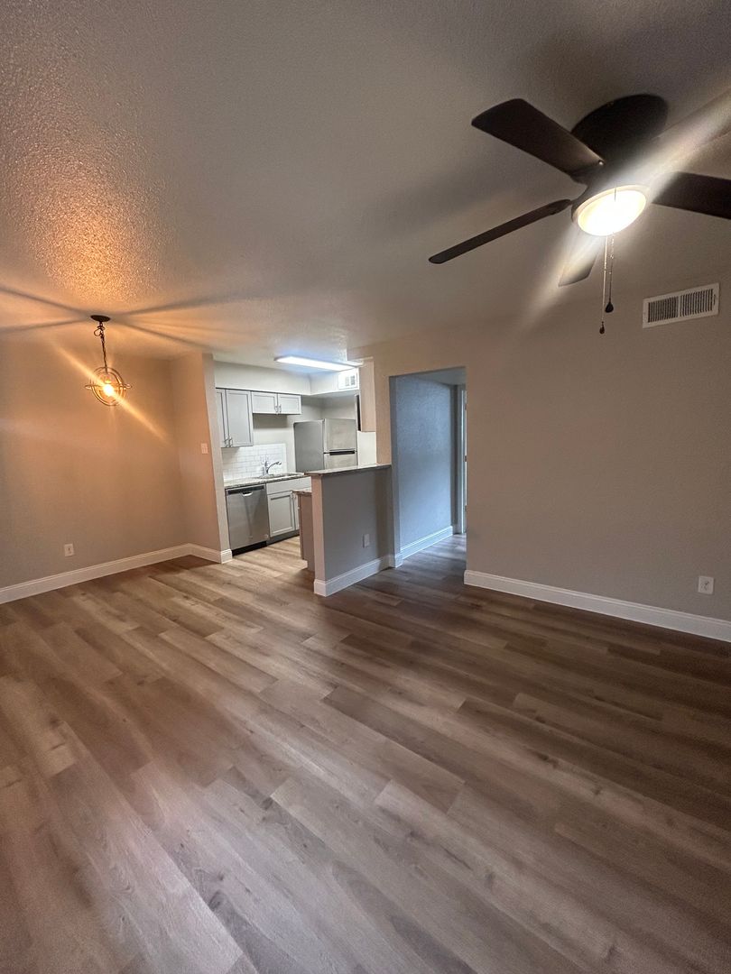Dallas Apartment: 2211 S. Vernon Ave