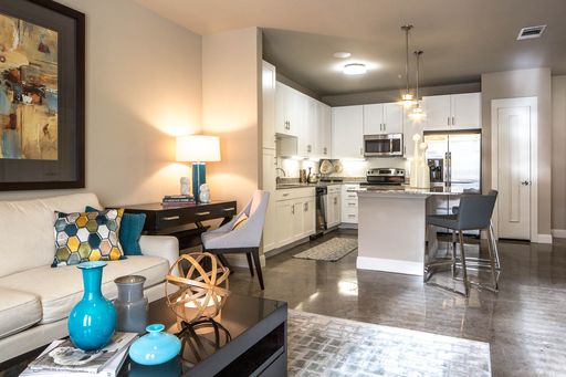 Stylish One Bedroom Apartment in the Historical Bishop Arts District! – photo 1