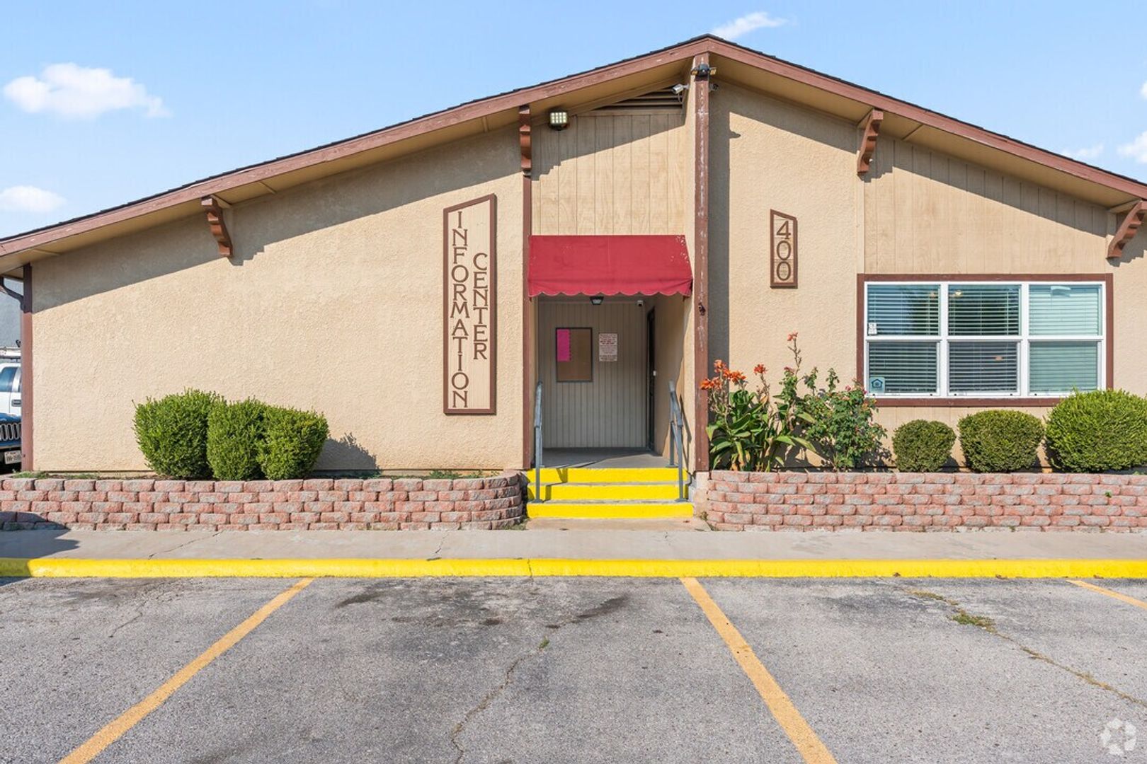 Duncanville Apartment: 400 N Merrill Ave