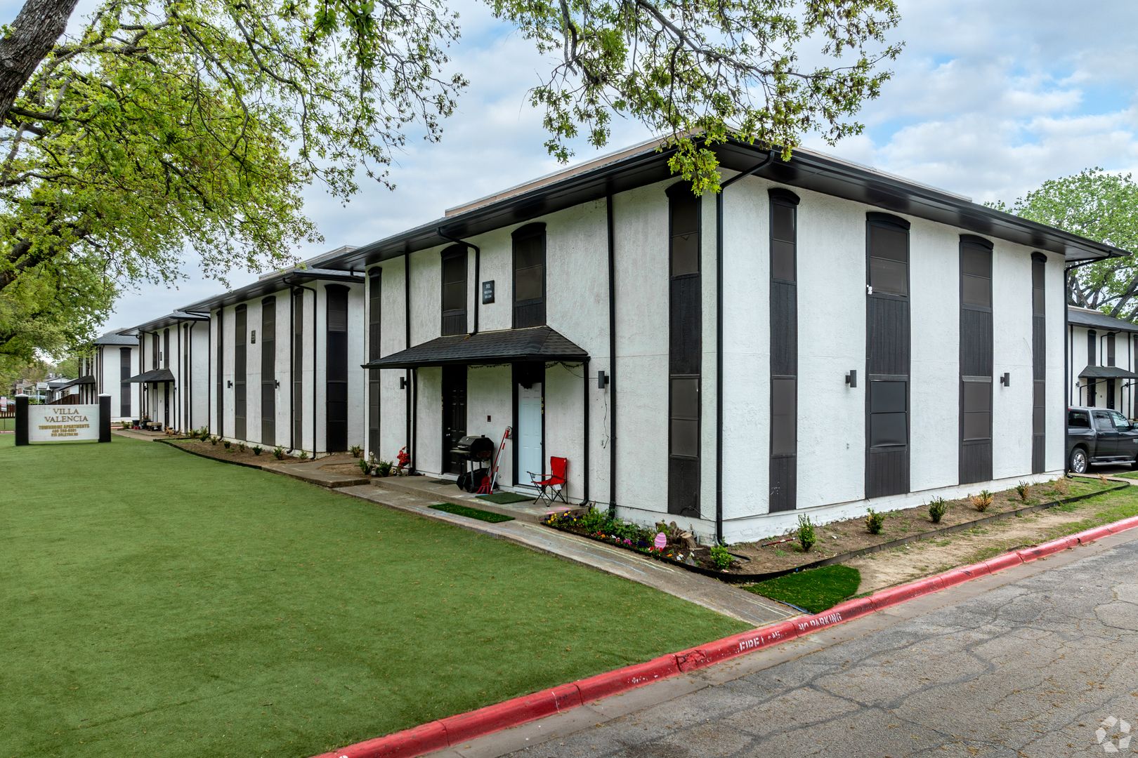 Irving Apartment: 301-319 Rolston Road