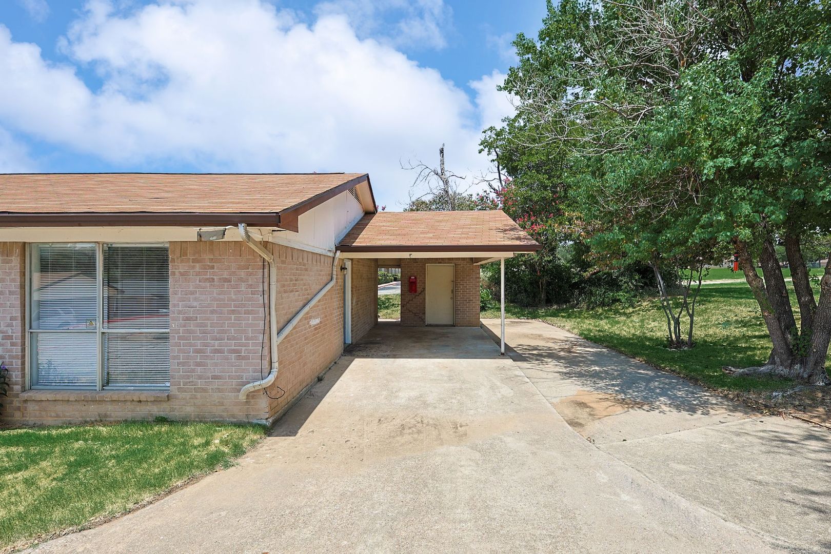 Arlington Apartment: 2637 W Randol Mill Road