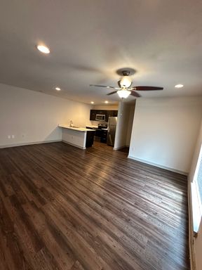 Spacious 1-Bed Apartment near Belmont Park! – photo 1