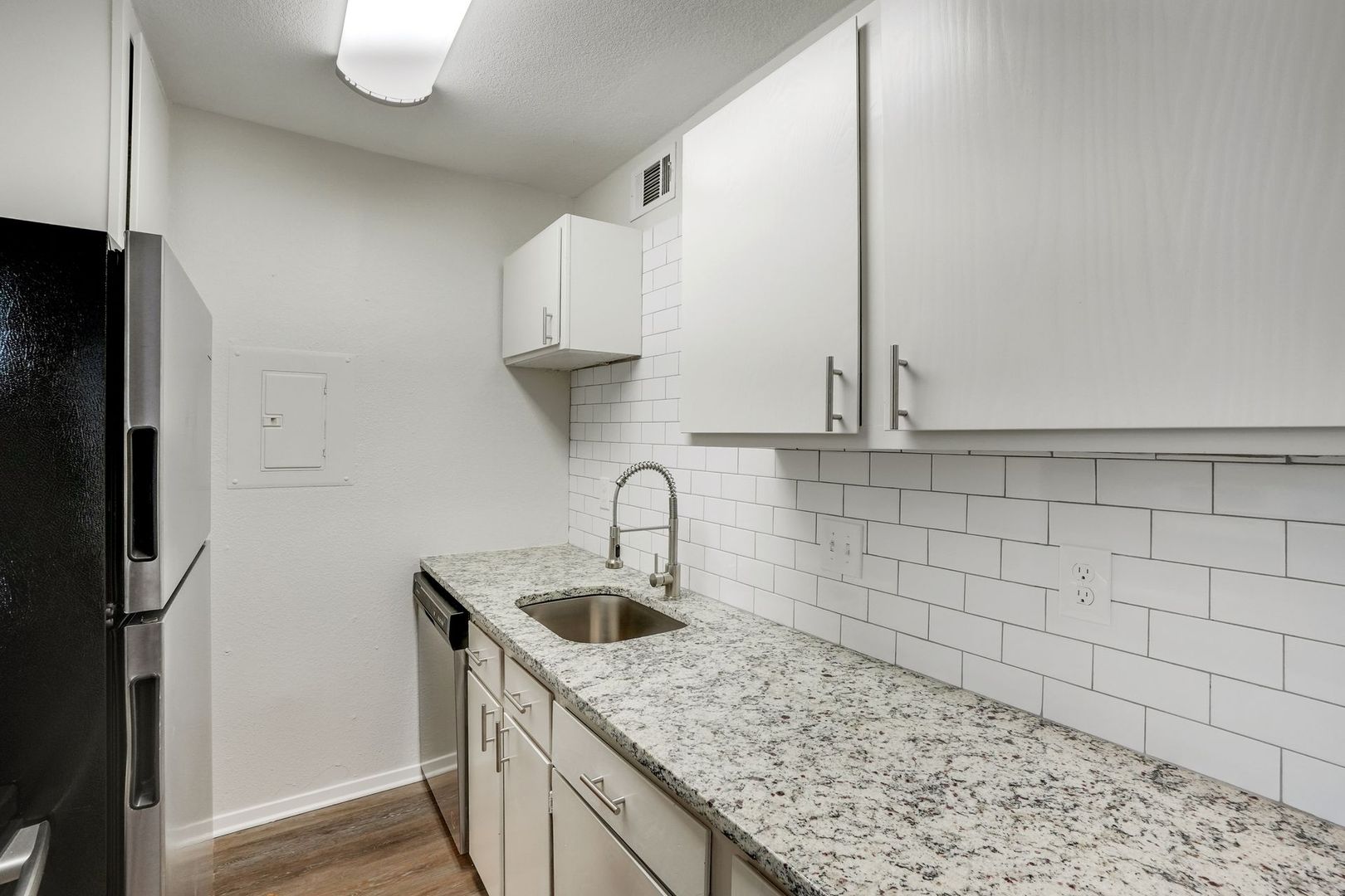 Arlington Apartment: 1105-1107 UTA Blvd