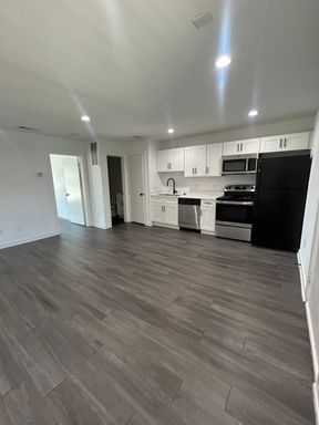 Spacious Open Floorplan One Bedroom at The Echo Park Apartments! – photo 1