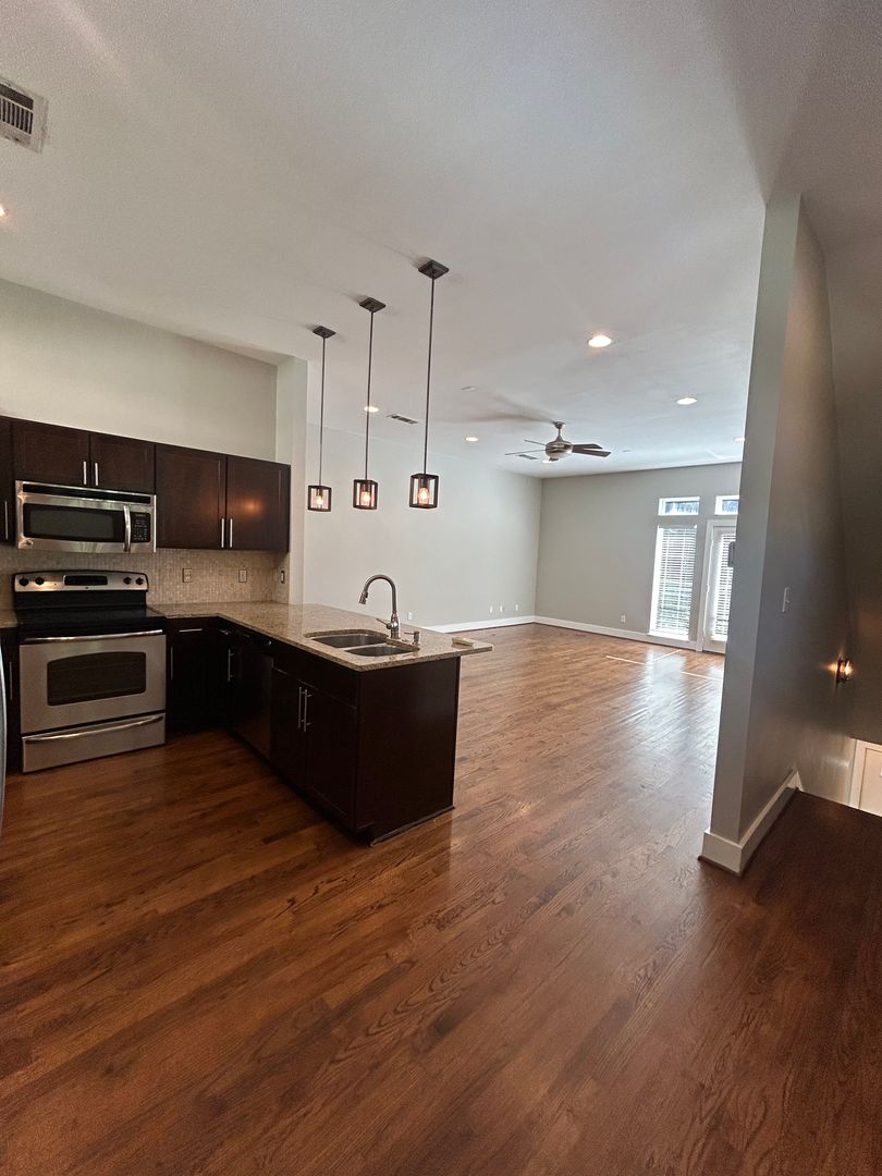 Dallas Townhome: 5711 Ross Avenue #9