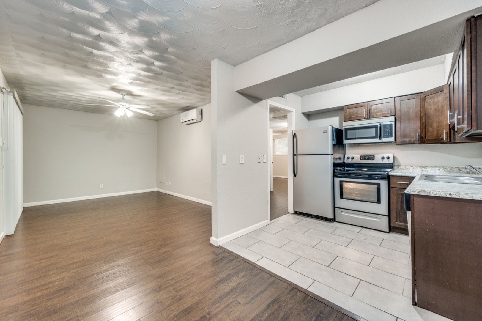 Dallas Apartment: 811 Skillman Street