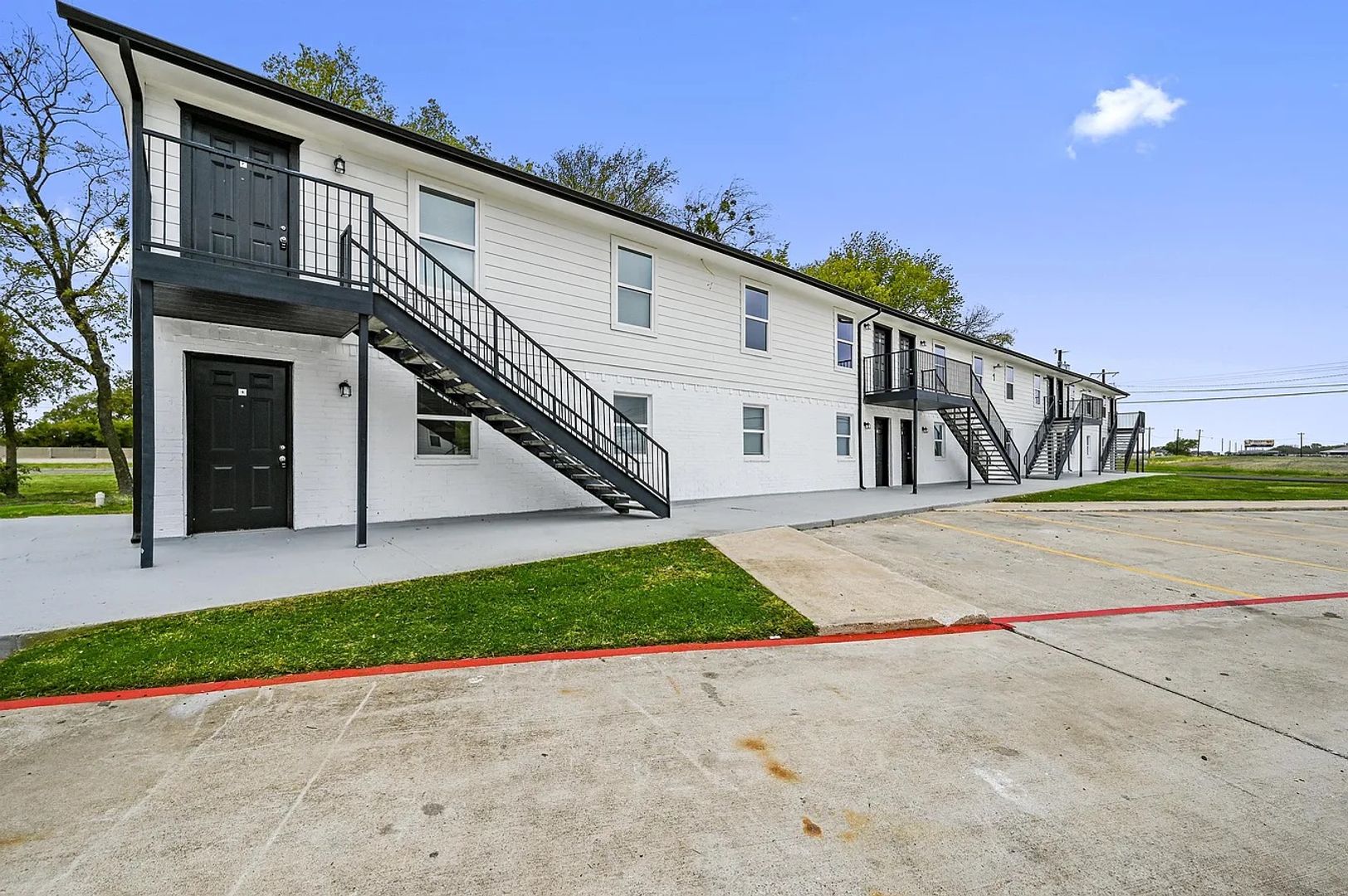 Van Alstyne Apartment: 653 N Henry Hynds Expy