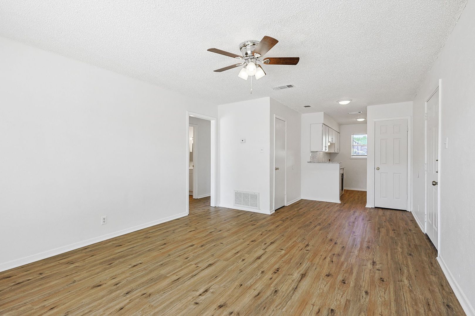 Arlington Apartment: 2637 W Randol Mill Road