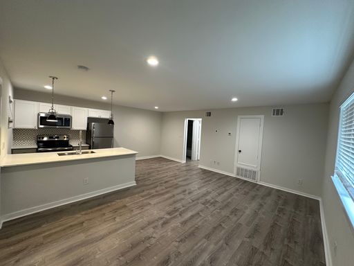 Spacious Newly Renovated Loft Style One Bedroom near Lower Greenville! – photo 1