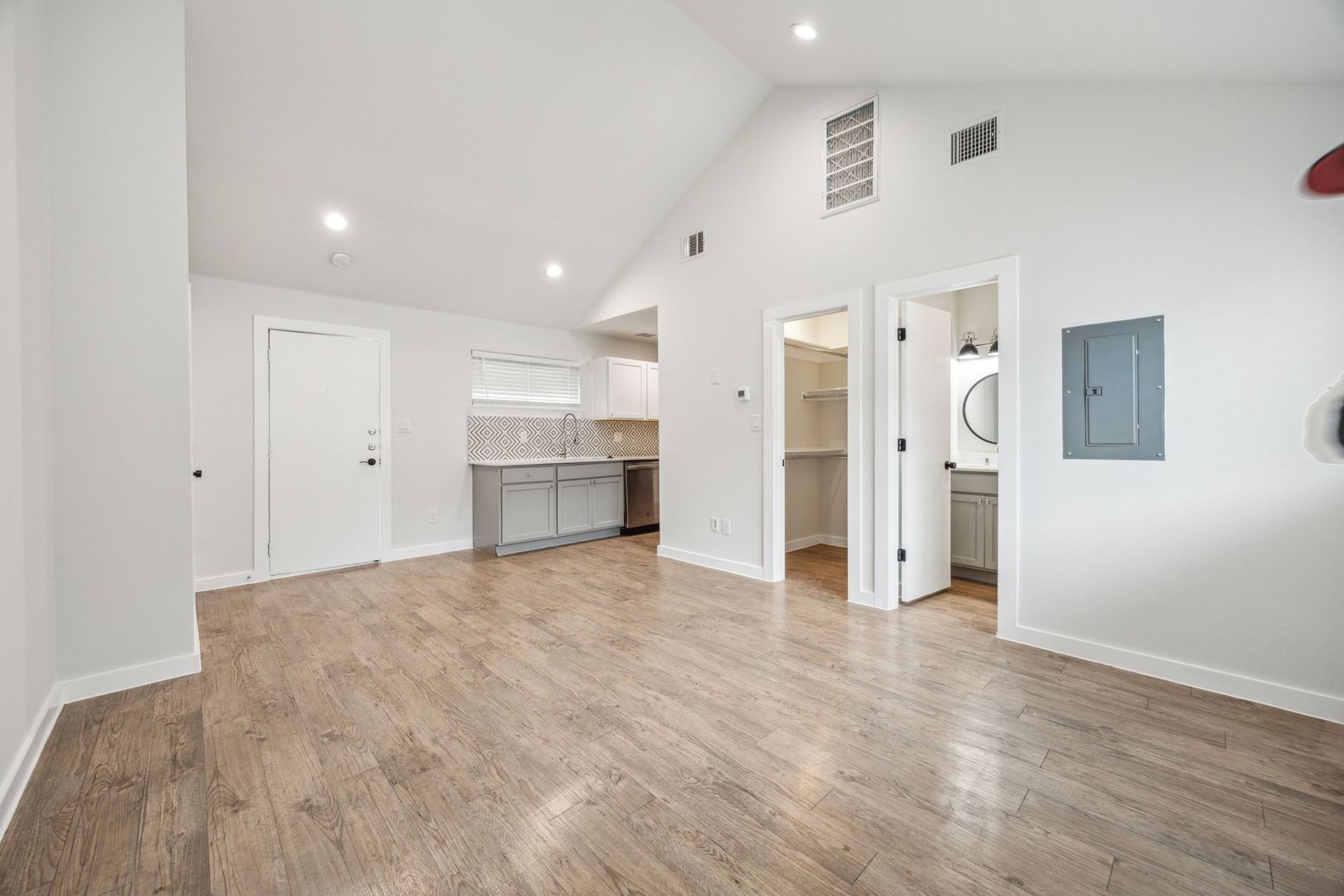Dallas Apartment: 5018 San Jacinto St