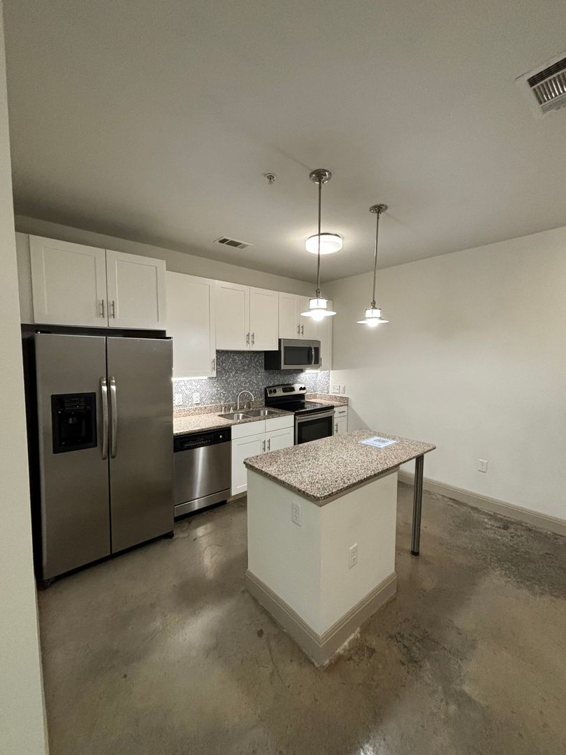 Dallas Apartment: 801 & 908 N Bishop Ave