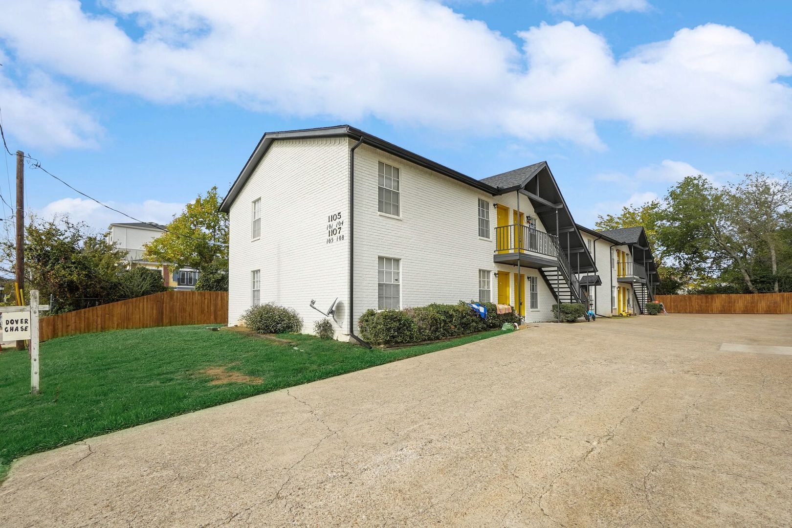 Arlington Apartment: 1105-1107 UTA Blvd