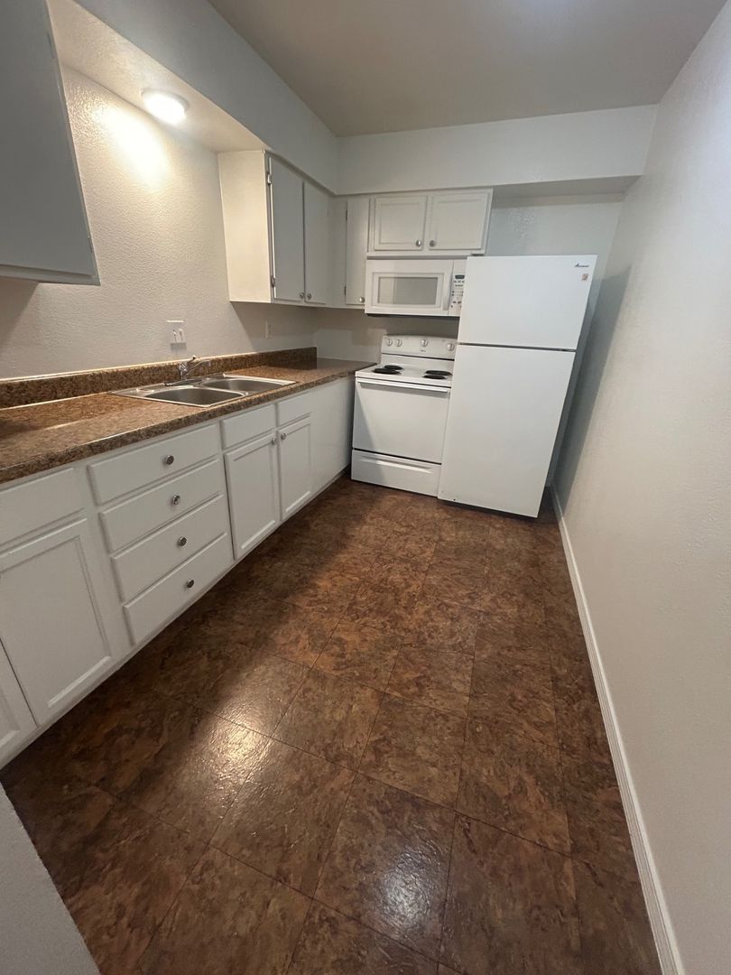 Duncanville Apartment: 400 N Merrill Ave