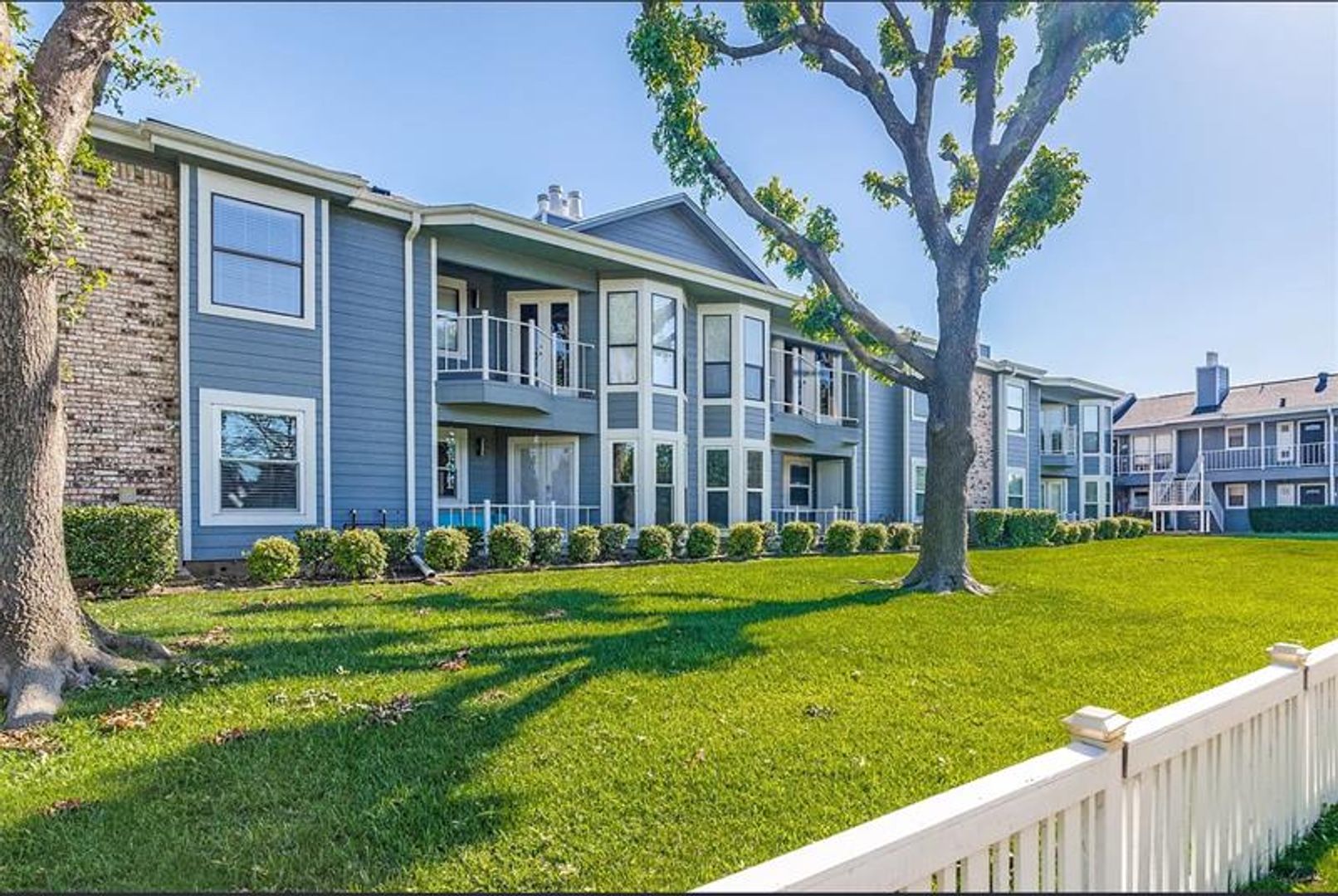Dallas Condo: 630 W. Canty St Unit B4