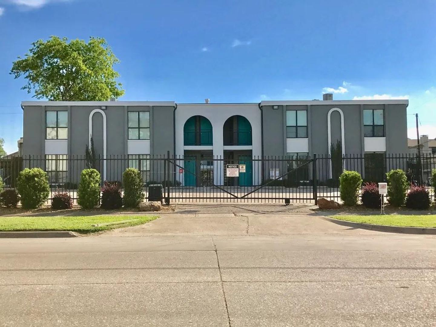 Dallas Apartment: 2106 Bennett Avenue