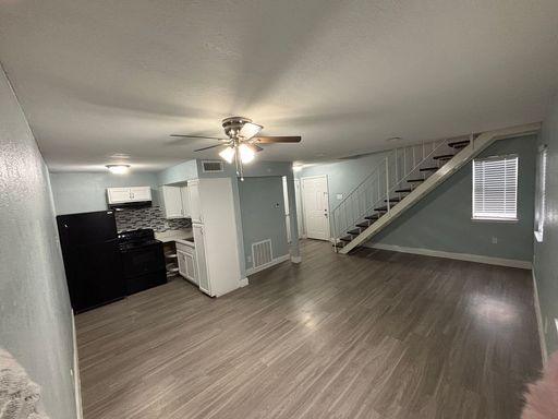 **MOVE IN SPECIAL:4 WEEKS FREE ON THE 3RD FULL MONTH** – photo 1