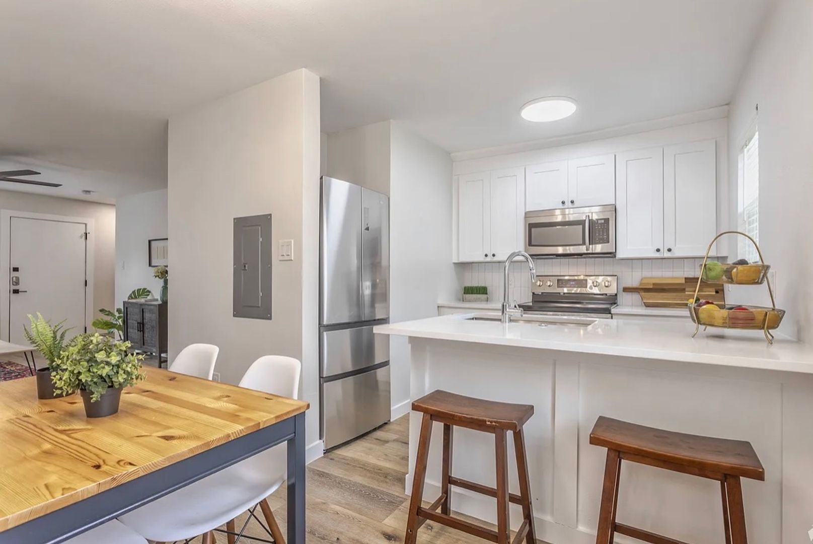 Dallas Apartment: 425 N Rosemont Avenue