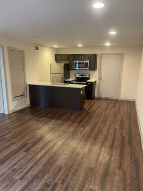 Cozy One Bedroom at The Delano Apartments in Oaklawn! – photo 1