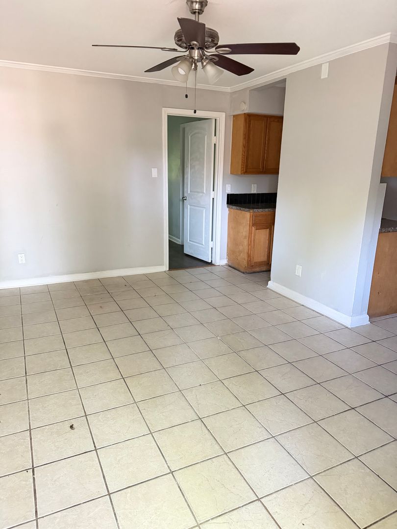 Arlington Apartment: 1505 W Lovers Ln