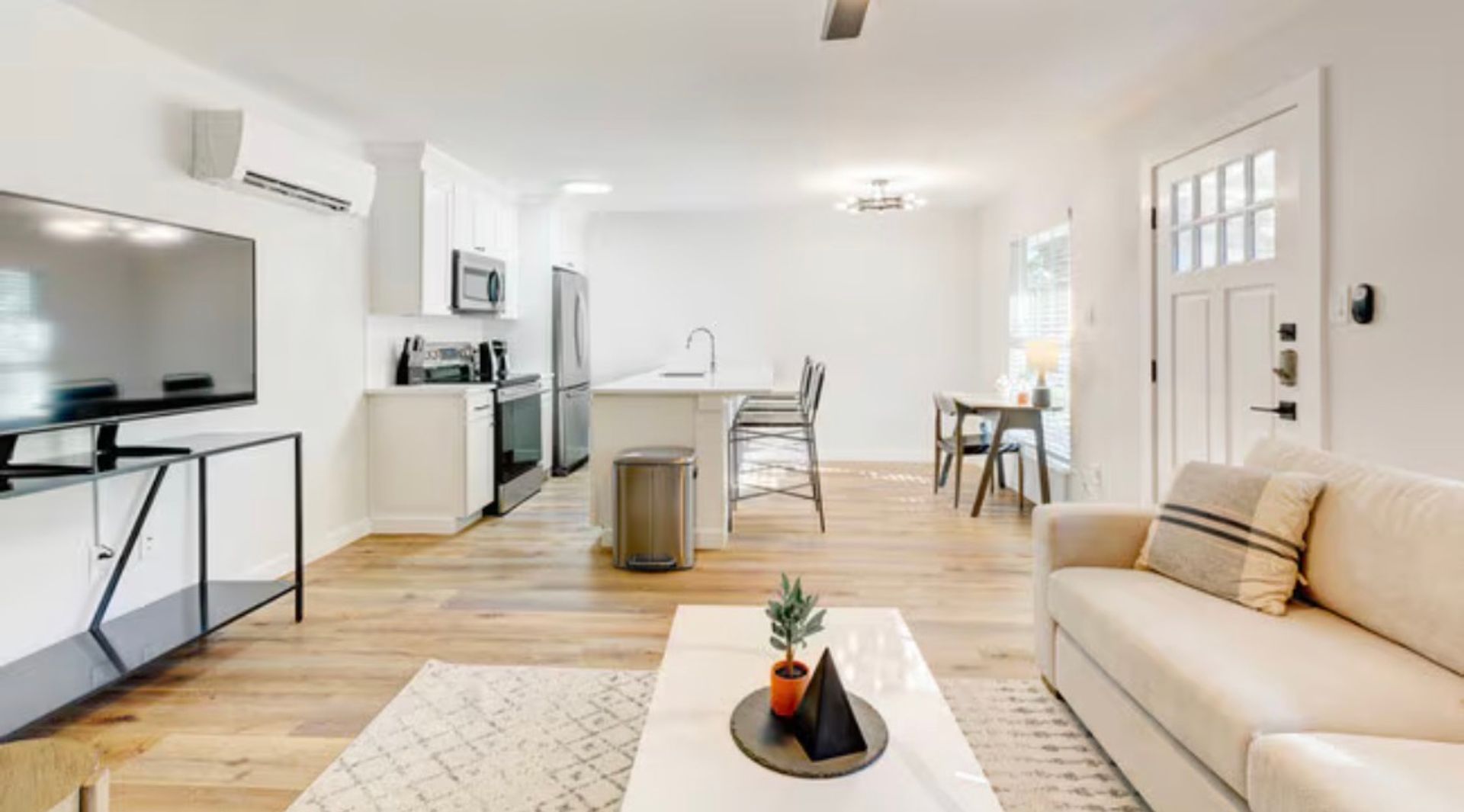 Dallas Apartment: 425 N Rosemont Avenue