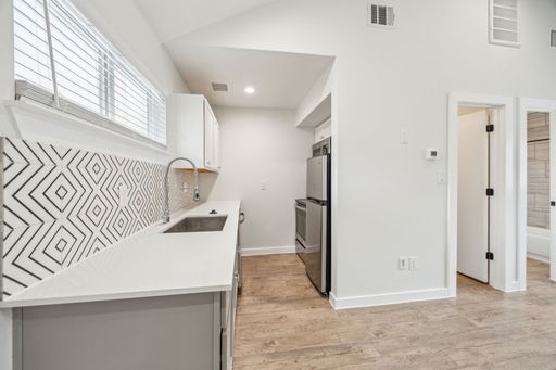 Charming & Modern Fully Renovated Studio by Lower Greenville – photo 1