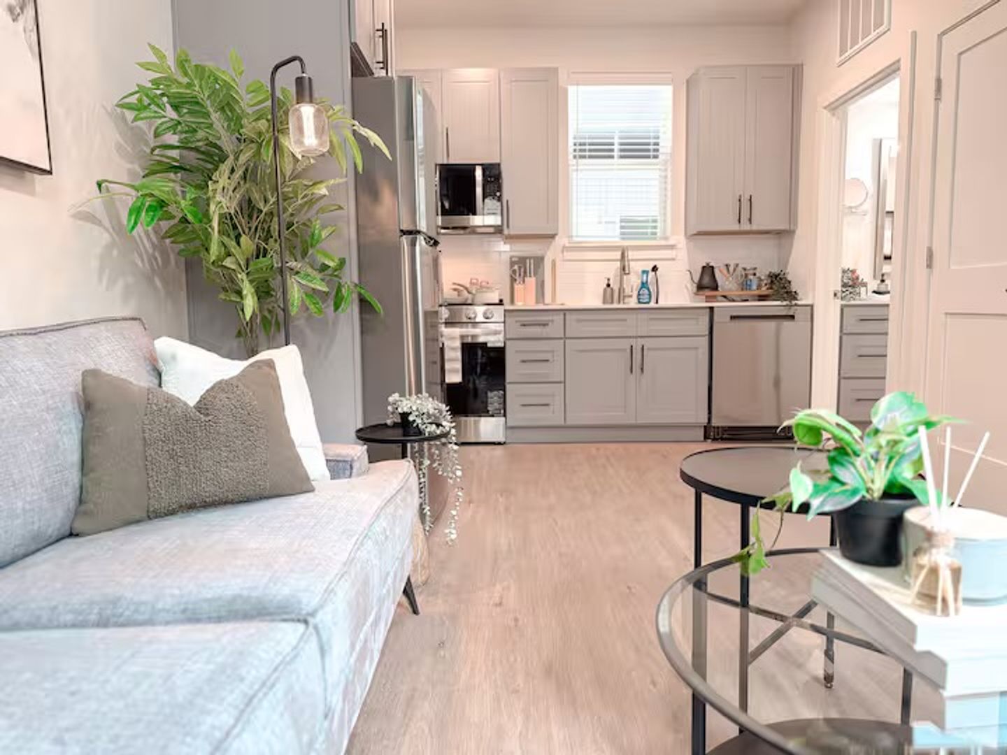 Dallas Apartment: 5317 Reiger