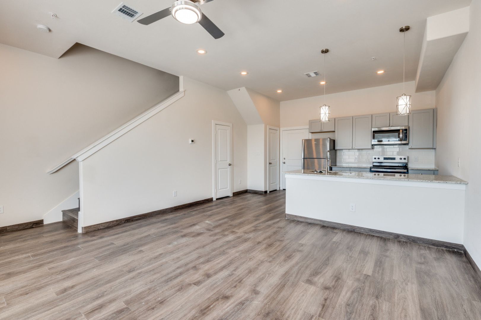 Arlington Townhome: 710 Benge Dr