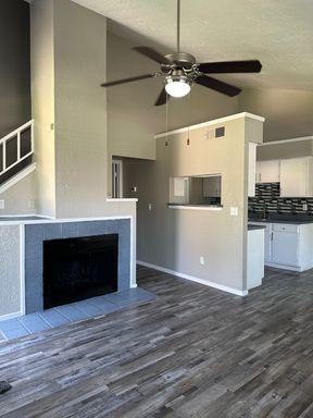 Spacious Two Bedroom Townhome with Private Patio! – photo 1