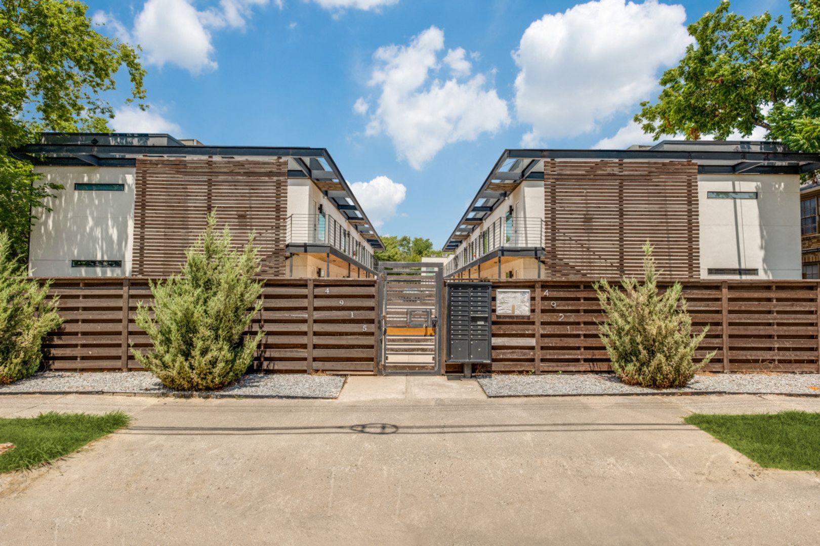 Dallas Apartment: 4915-4921 Bryan Street