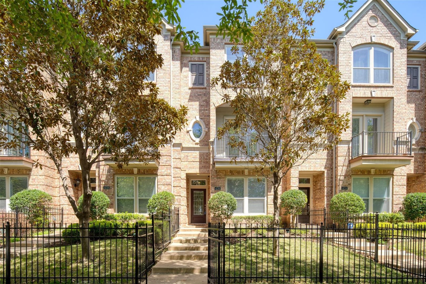 Dallas Townhome: 4236 Holland Ave