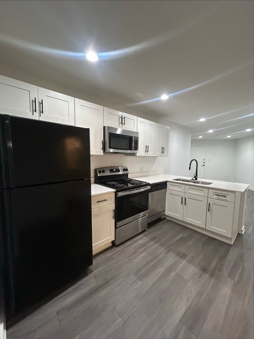 Dallas Apartment: 321 E 8th St