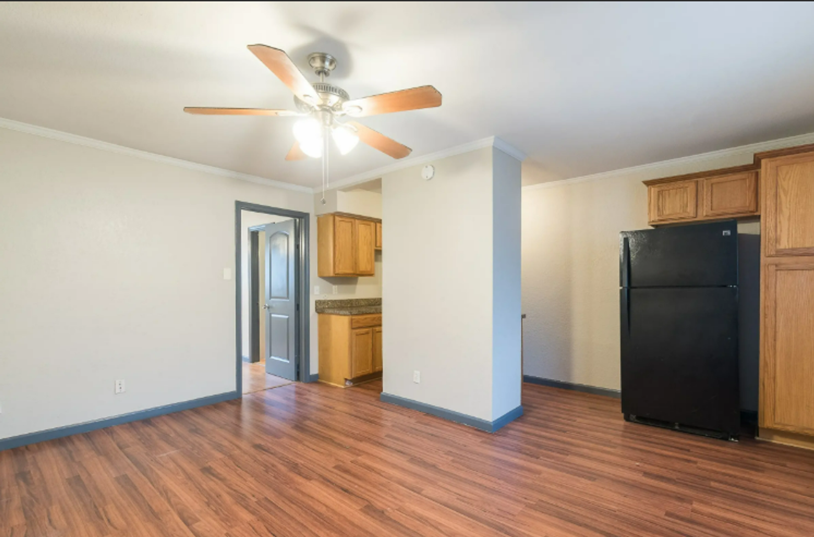 Arlington Apartment: 1505 W Lovers Ln
