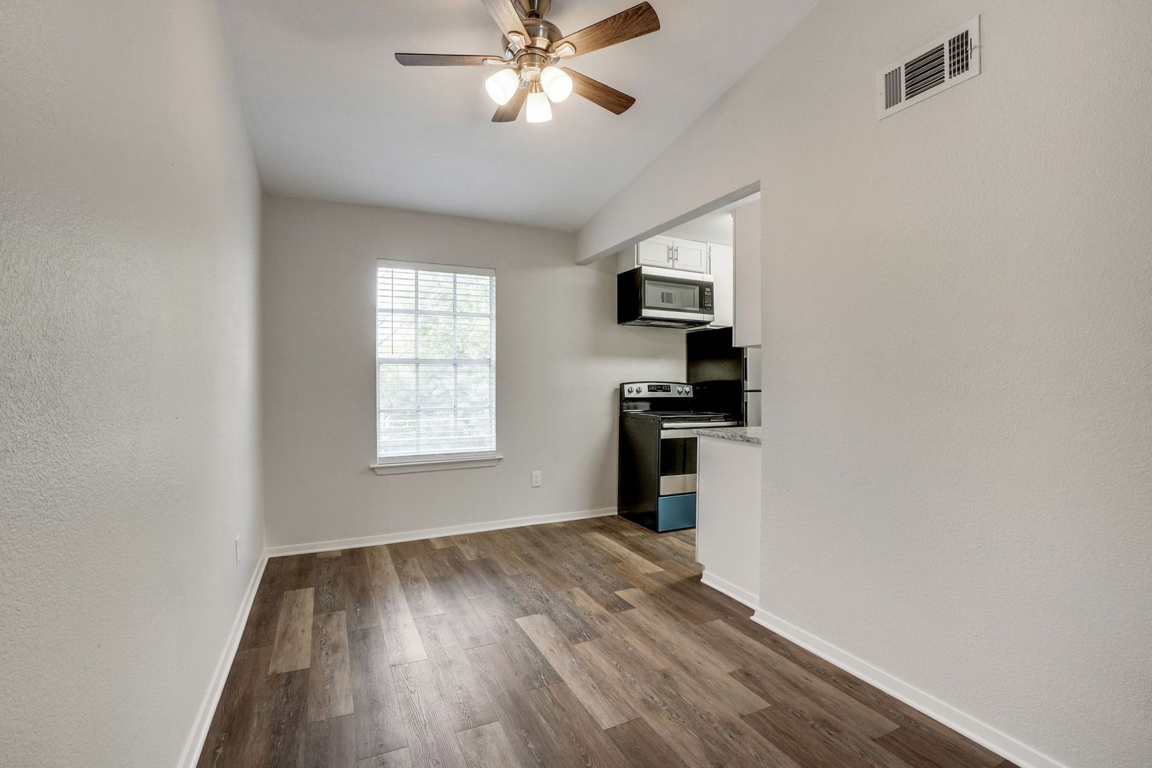 Arlington Apartment: 1105-1107 UTA Blvd