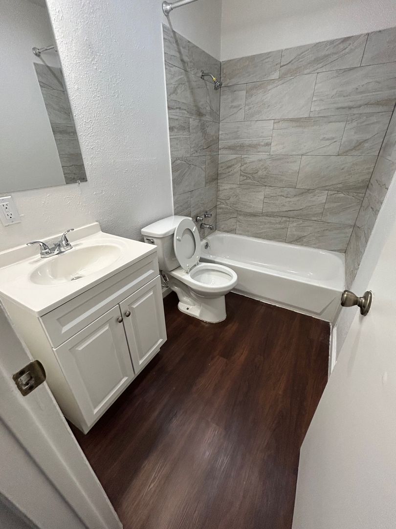 Duncanville Apartment: 400 N Merrill Ave