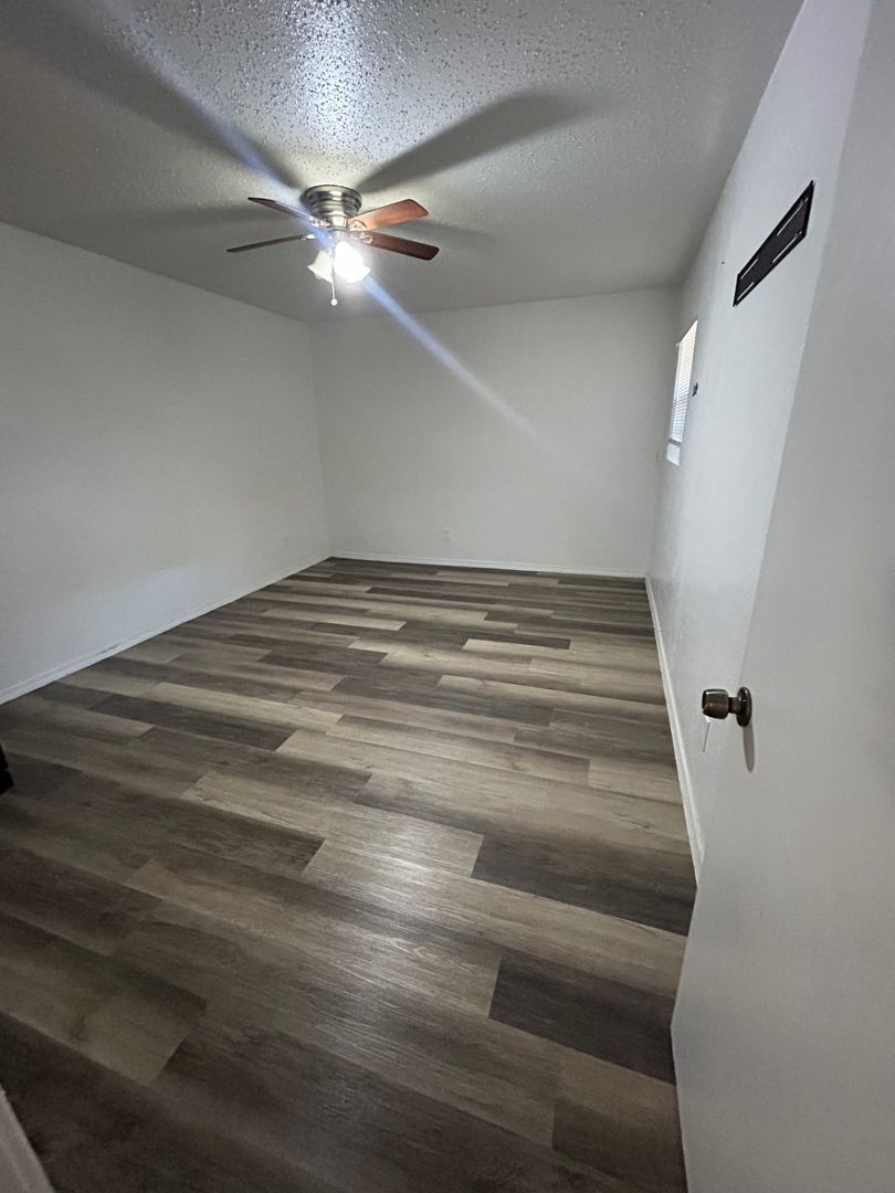 Duncanville Apartment: 400 N Merrill Ave