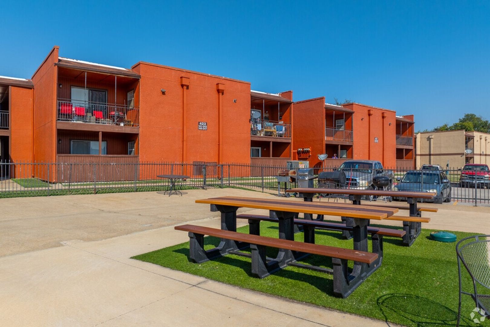 Duncanville Apartment: 400 N Merrill Ave