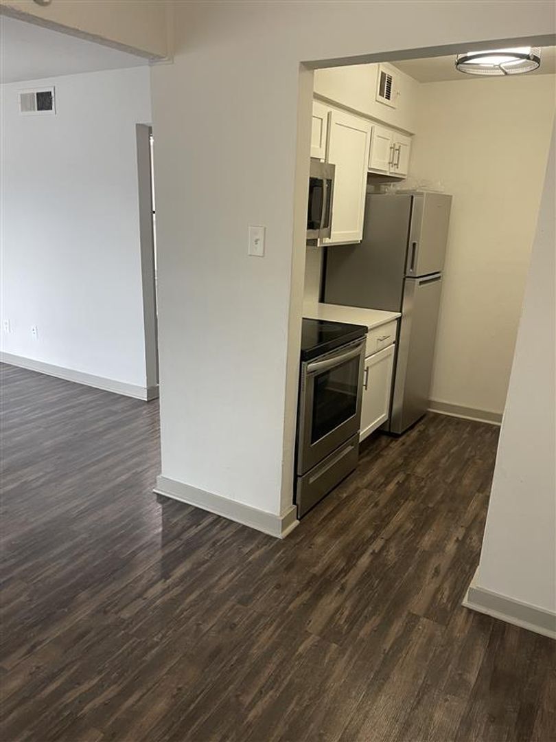 Dallas Apartment: 3627 Almazan dr