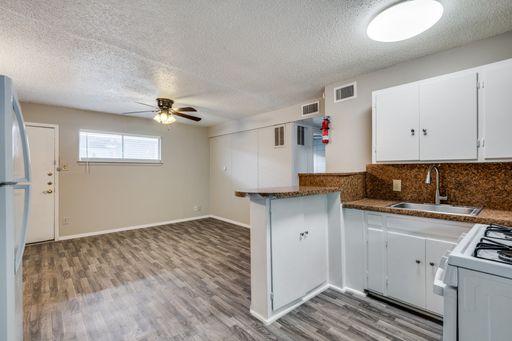Modern Living Home with Private Patio! – photo 1