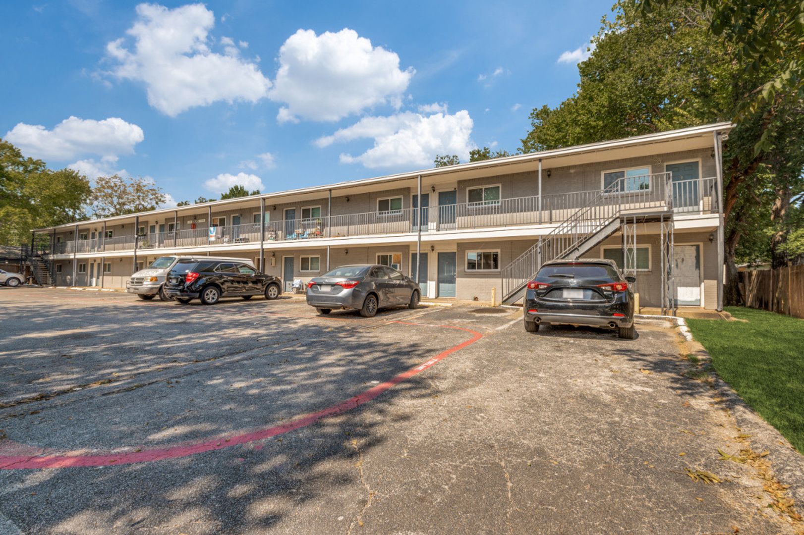 Arlington Apartment: 1505 W Lovers Ln
