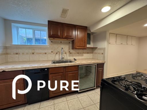 2-Bedroom Basement Unit with Shared Yard - 2nd Month's Rent FREE! – photo 1