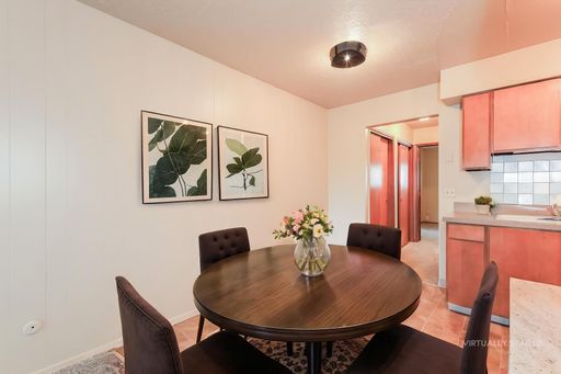 Charming 1BR Apartment in Buckman | Private Entry & Walkable Location – photo 1