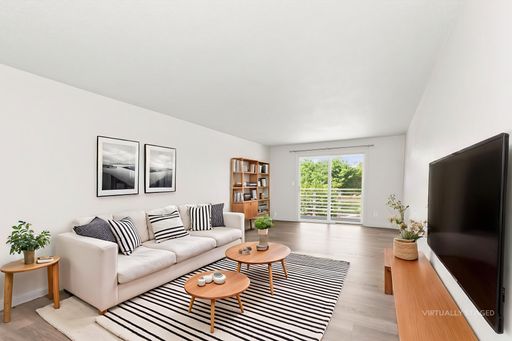New lower price! Check out this great unit! – photo 1