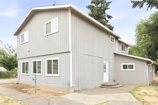 Five Bedroom Home with Spacious Yard and Off Street Parking – photo 1