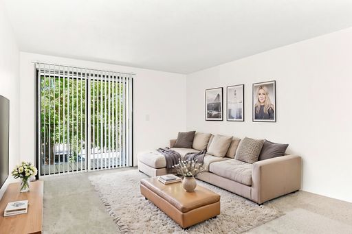 $750 off 2nd month's rent! – photo 1
