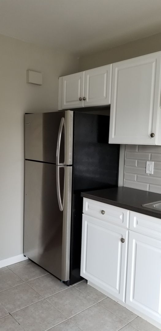 Edison Apartment: 7  Casey Ave