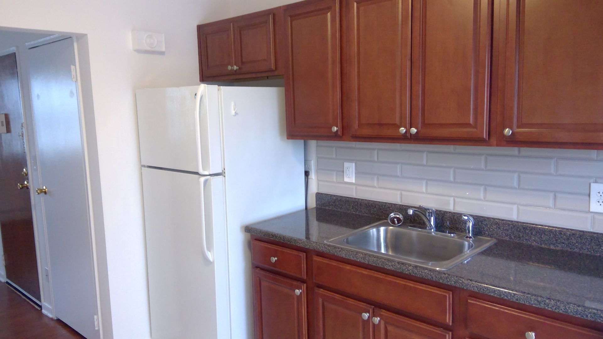 Edison Apartment: 7  Casey Ave