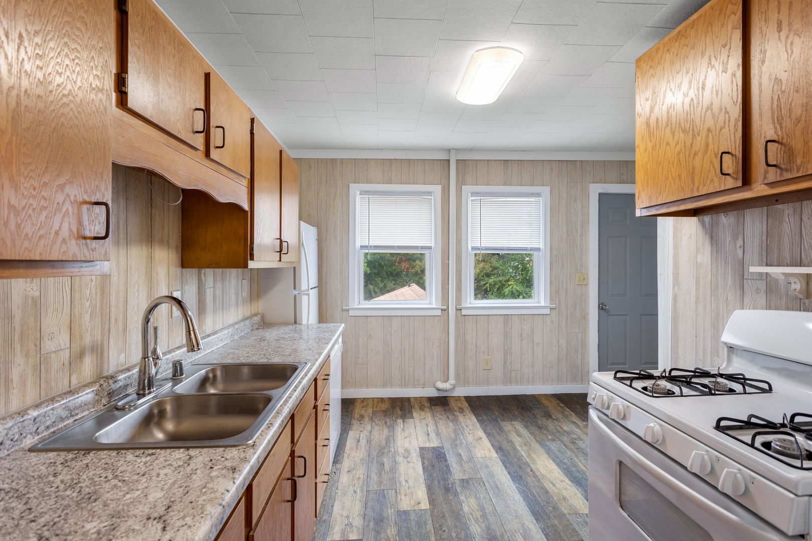 Oshkosh Apartment: 1717 Walnut Street