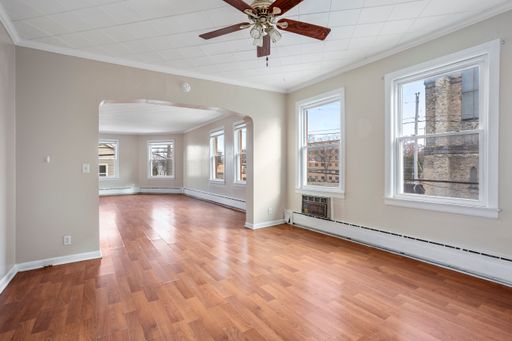 3 Bedroom Upper Oshkosh Apartment – photo 1