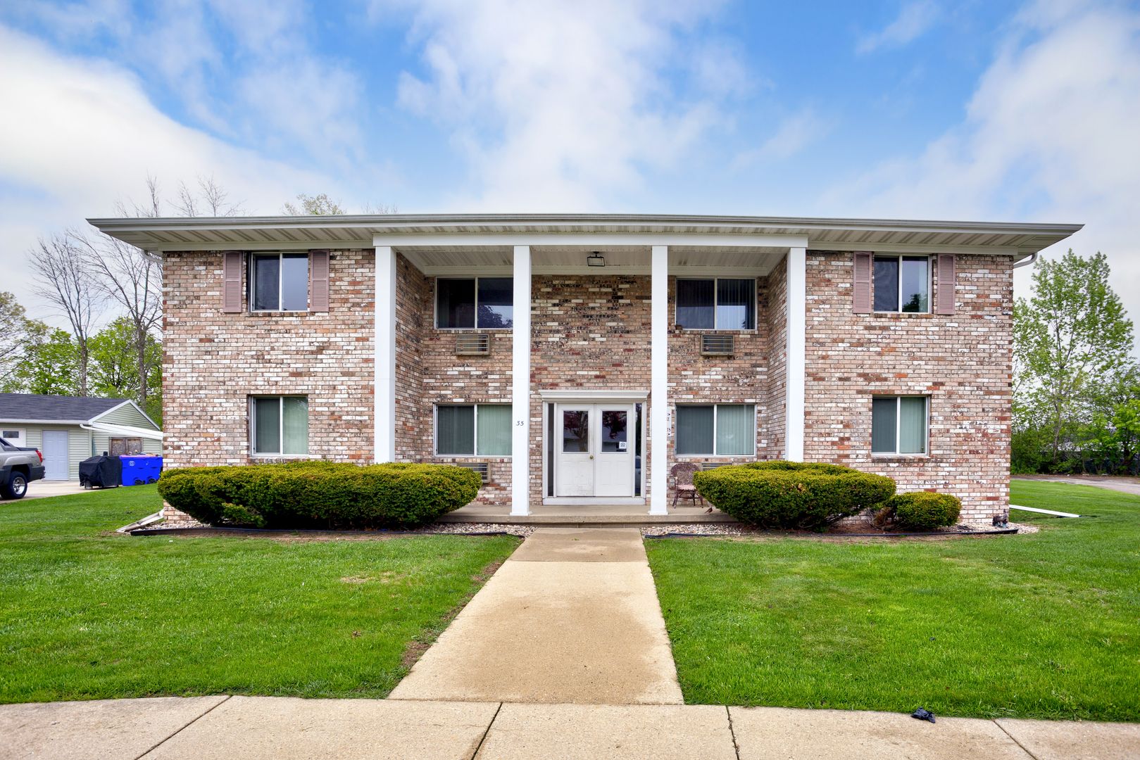 Appleton Apartment: 35 Woodmere Ct