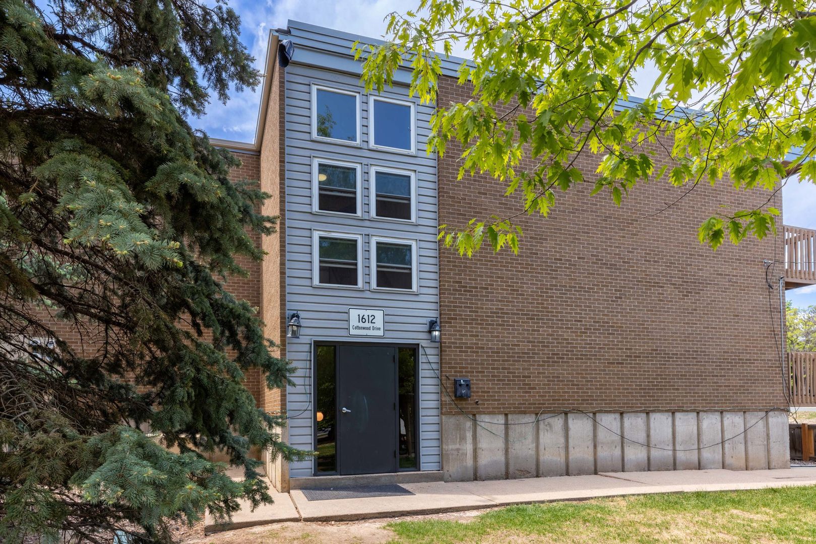 Louisville Condo: 1612 Cottonwood Drive